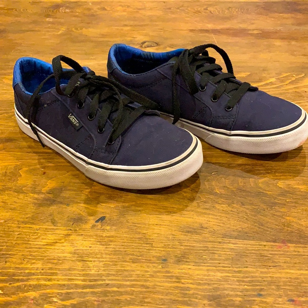 Preowned Youth Vans Sz 5.0 shoes